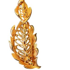 Lisner Goldtone twisted leaf Brooch 2-1/2”